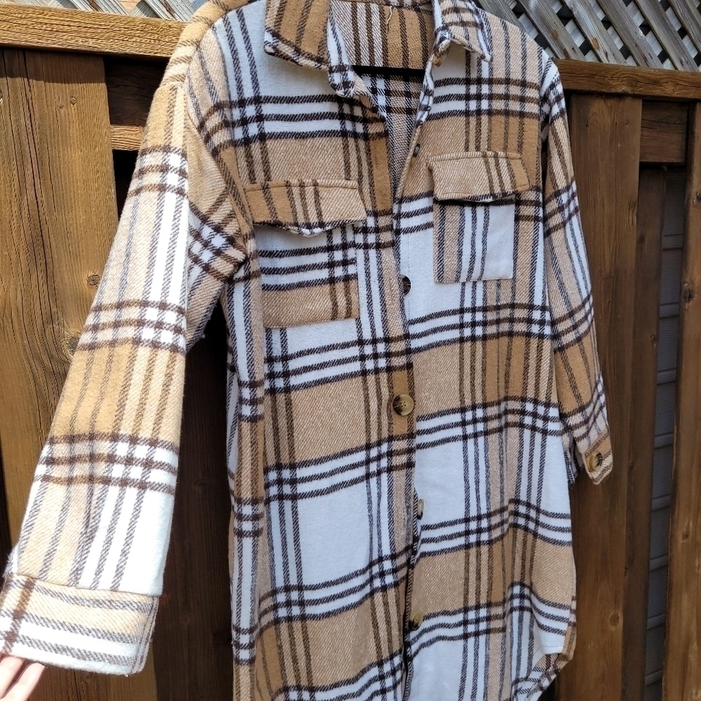 Izuria button up Shacket size medium plaid - Picture 5 of 8